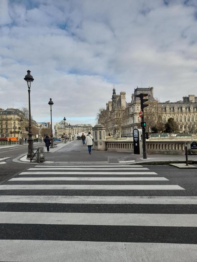 Cosy 2 Pieces Typiquement Parisien A Notre-Dame Apartment Exterior photo